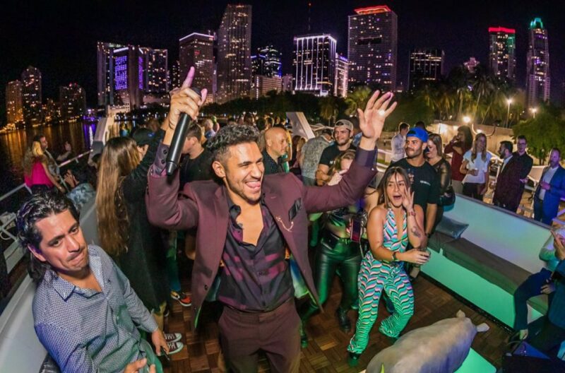 100FT Mega Yacht Nightclub on the Ocean With 3 Hour Open Bar - Key Points