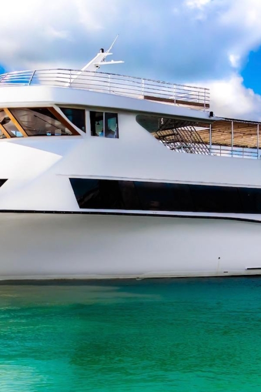100FT Mega Yacht Nightclub on the Ocean With 3 Hour Open Bar - Social Experience