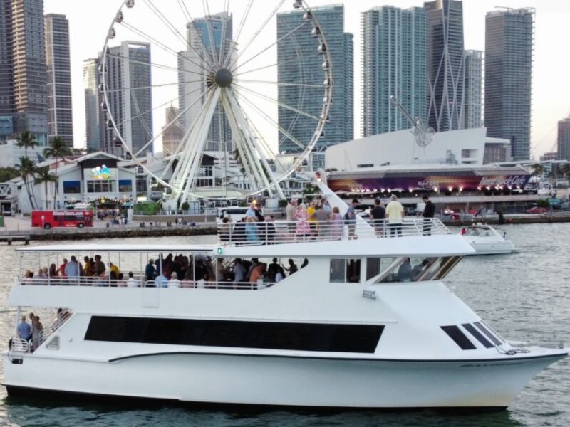 100FT Mega Yacht Nightclub on the Ocean With 3 Hour Open Bar - Inclusions
