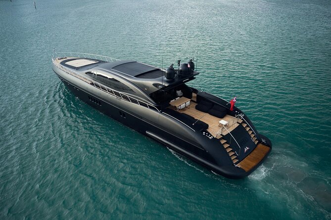 108 Ft Neoprene Overmarine Yacht - Pickup and Meeting