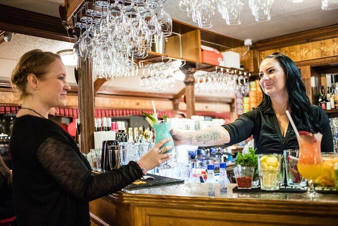 10PM Budapest Danube Cruise With Live Music & Food or Drinks - Route and Scenery