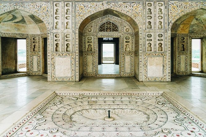 12-Hour Agra Day Trip From Lucknow - Physical Fitness Requirements