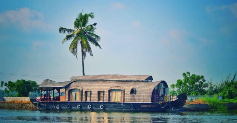 13 Days Tamilnadu, Kerala & Karnataka With 4 Star Hotels !! - Key Points