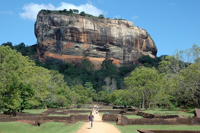 14-Nights/15-Days Sri Lanka Round Tour by Minivan - With Nilaveli Beach - Safari Experiences