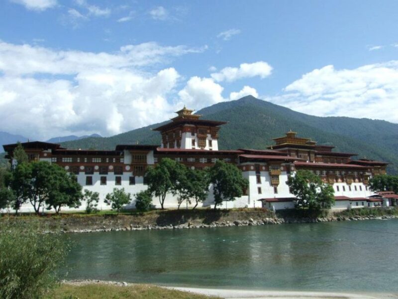 15 Day Cross Countries Tour of Bhutan, Sikkim & Dharjeeling - Key Points