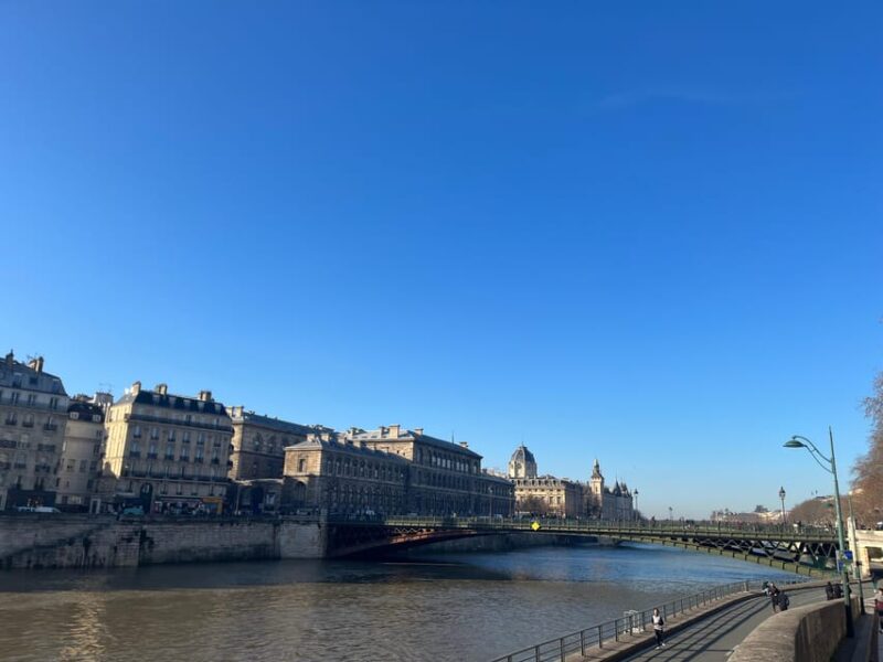1,5 Hour Running Tour in Paris for Intermediate to Advanced - Explore Paris With a Local Guide