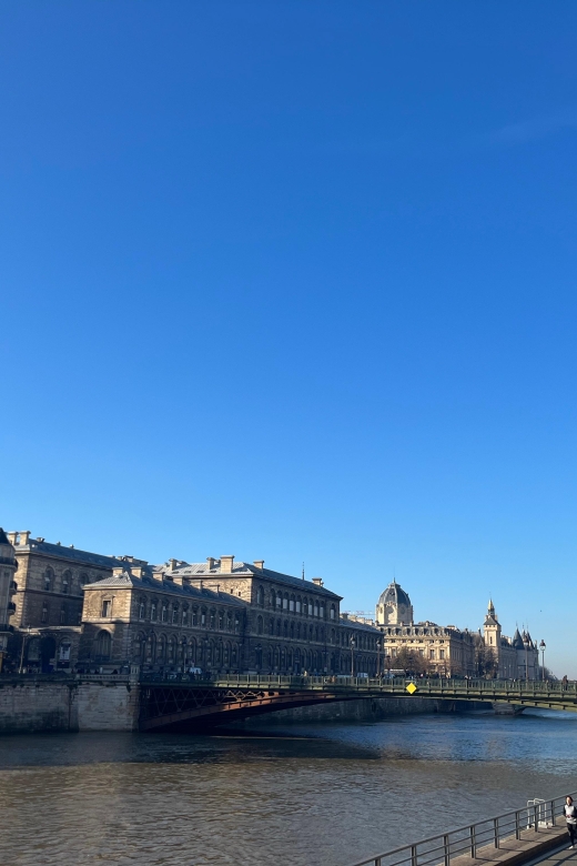 1,5 Hour Running Tour in Paris for Intermediate to Advanced - Professional Local Guide Services