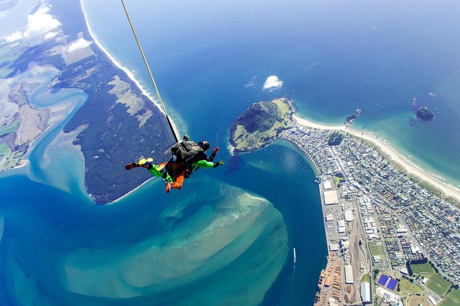 15,000ft Tandem Skydive in Bay of Plenty - Safety and Guidance