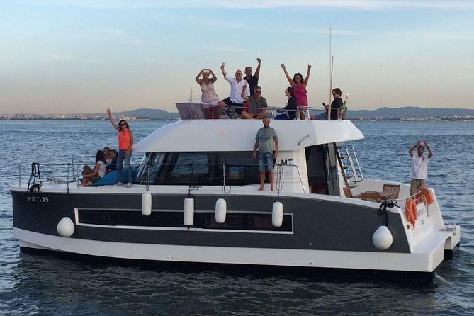 1H Power Catamaran up to 18 People in Lisbon - Meeting Point and Departure