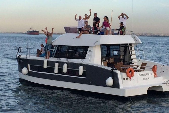 1H Power Catamaran up to 18 People in Lisbon - Pricing and Group Size