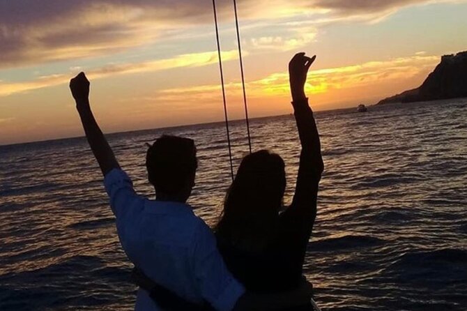 2.15 Hour Sunset Tour on Catamaran in Cabo San Lucas - Capacity and Accessibility