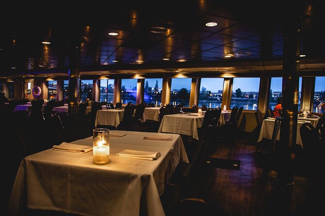 2.5-hour Dinner Cruise on Willamette River - Landmarks and Scenery