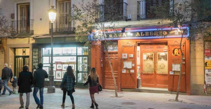 2.5-Hour Evening Tapas Tour Through Madrid - Discovering Spanish Cuisine
