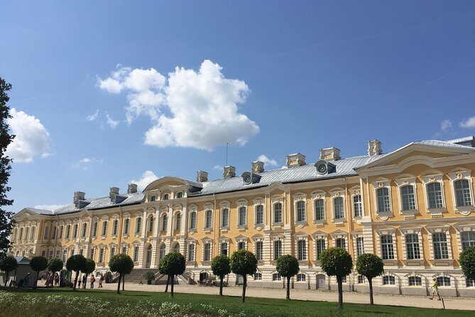 2 Countries! Hill of Crosses, Rundale Palace and Bauska Castle - Tour Itinerary