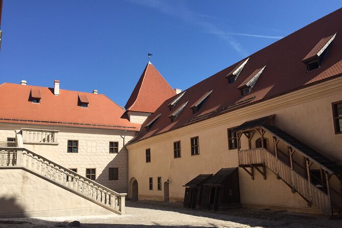 2 Countries! Hill of Crosses, Rundale Palace and Bauska Castle - Transportation and Logistics