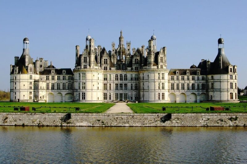 2-day 3 Loire Castles & Chablis Wines 4 Domains Private Tour - Day 1: Paris to Chablis and Loire Valley