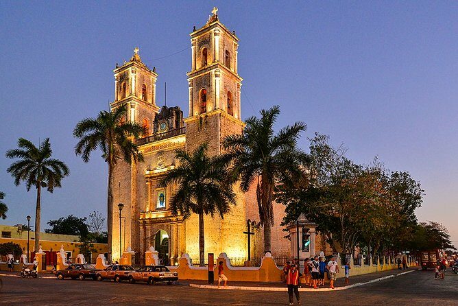 2-Day Deluxe Tour: Tulum and Chichén Itzá - Transportation and Group Size