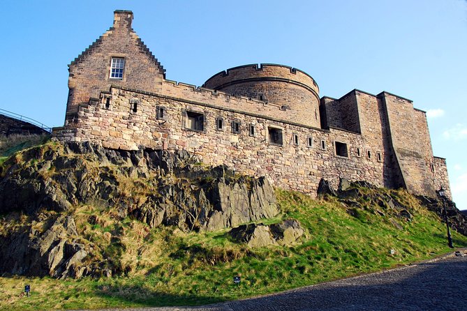 2-Day Edinburgh Tour by Rail With Accommodation, Edinburgh Castle & Bus Tour - Inclusions