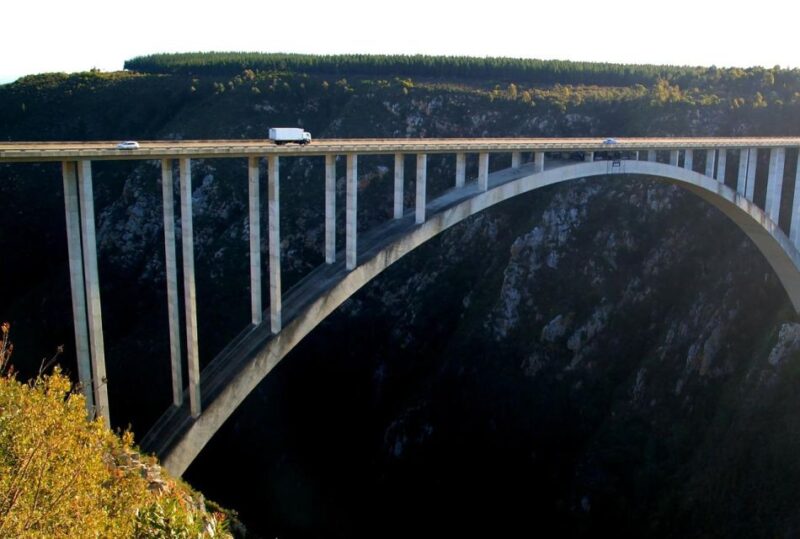 2-Day Garden Route Bungee Jump, Zipline & Shark Diving Tour - Arrival and Check-in