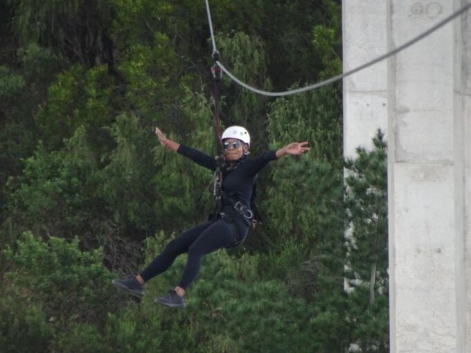 2-Day Garden Route Bungee Jump, Zipline & Shark Diving Tour - Shark Encounter