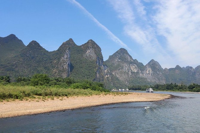 2-Day Guilin Tour Including the 4 Star Boat, Xianggong Hill and Liusanjie Show - Day 2: 4 Star Boat Experience