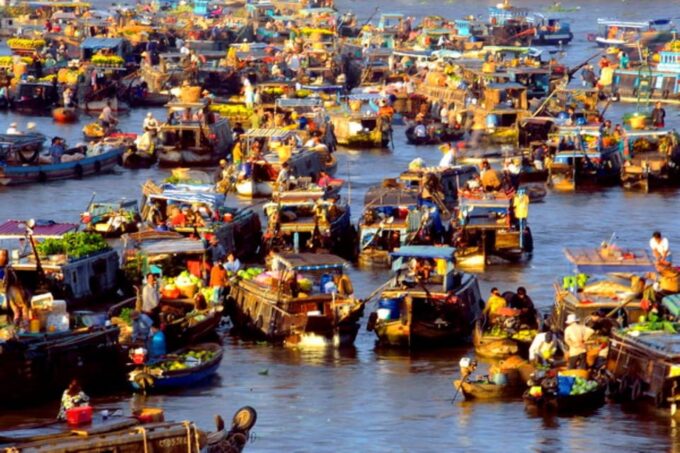 2-Day Mekong Delta and Cai Rang Floating Market Adventure - Exploring the Floating Market