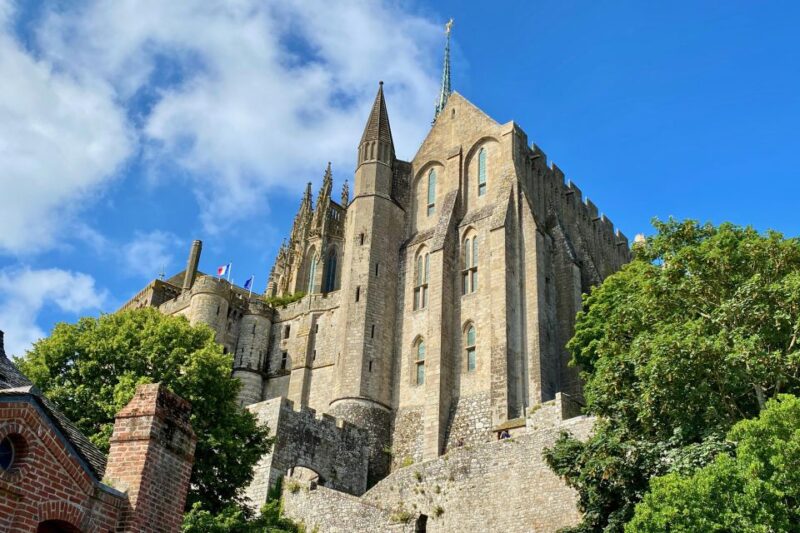 2-day Private D-Day Mont Saint-Michel 3 Castles by Mercedes - Visiting Château De Chambord