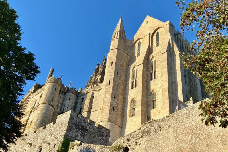 2-day Private Mont Saint-Michel, Normandy, 3 Loire Castles - Lunch in Amboise City
