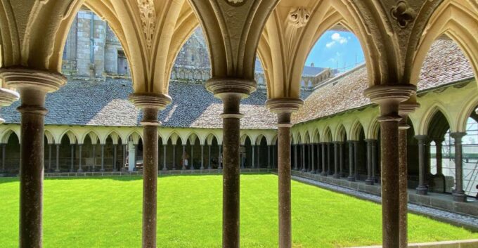 2-day Private Mont Saint-Michel, Normandy, 3 Loire Castles - Honfleur and Rouen Walking Tours