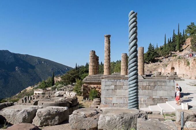 2 Day Private Tour Delphi & Meteora a Trip of a Lifetime - Leonidas at Thermopylae
