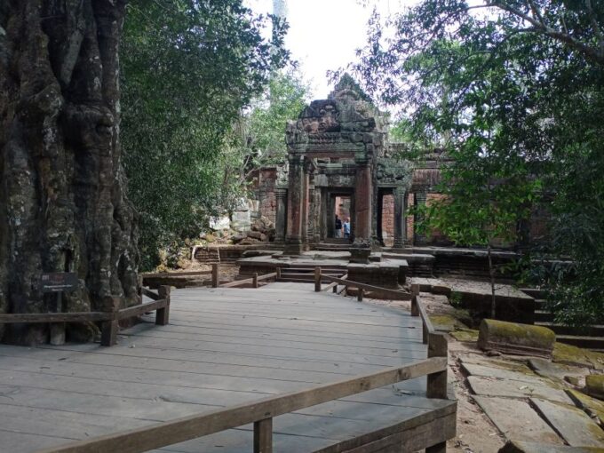 2-Day Private Tours in Angkor Wat, Ta Prohm & Kampong Phluk - Discovering Kampong Phluk