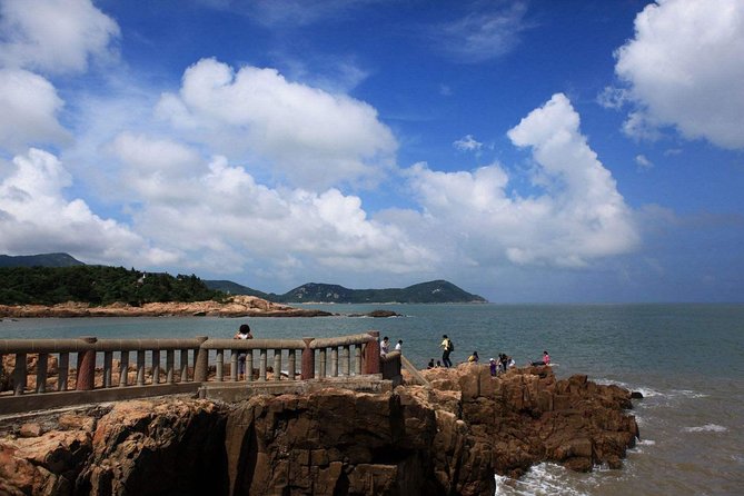 2-Day Private Trip to Putuo Mountain in Zhoushan From Shanghai With Accommodation - Attractions to Visit on Putuo Mountain