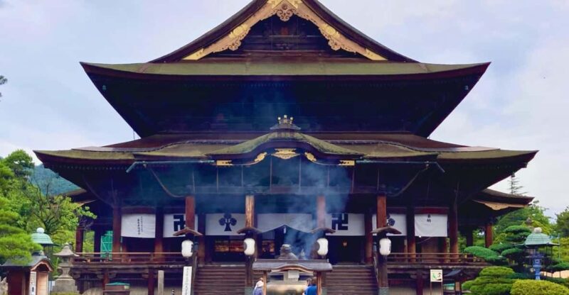 2-Day Snow Monkey Tour: Nagano To Takayama via Matsumoto - Zenko-ji Temple Visit