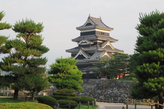 2-Day Snow Monkey Tour: Nagano to Takayama via Matsumoto - Discovering Matsumoto Castle