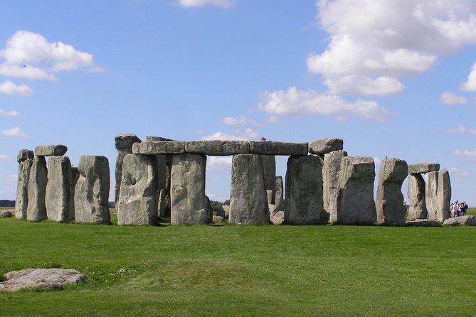 2-Day Stonehenge, Cotswolds, Bath and Oxford Private Tour From Southampton - Swinbrook and Minster Lovell