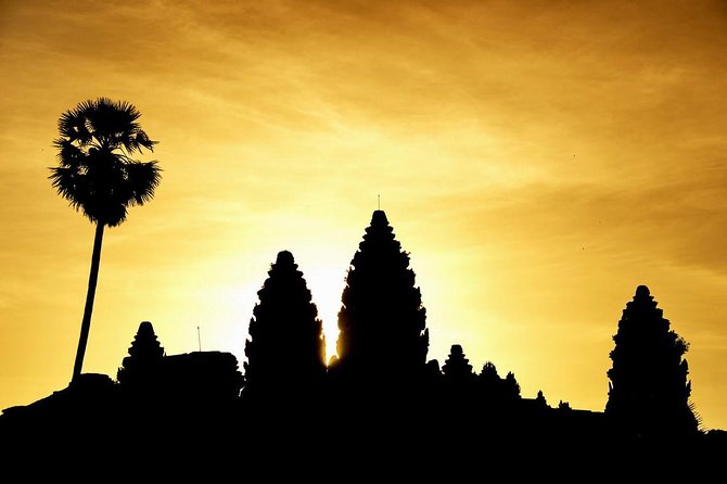 2-Day Temples With Sunrise Small Group Tour of Siem Reap - Experiencing Sunrise at Angkor Wat
