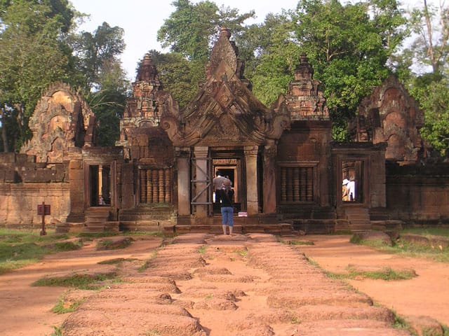 2-Day Tour Angkor Ta Prohm, Tonle Sap Lake, and Banteay Srey - Dress Code and Dietary Needs