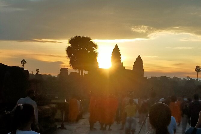 2-Day Tour With Sunrise - Included Amenities