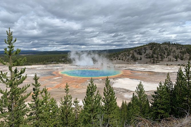 2-Day Yellowstone National Park Upper and Lower Loop Exploration - Visiting Yellowstones Historic Landmarks