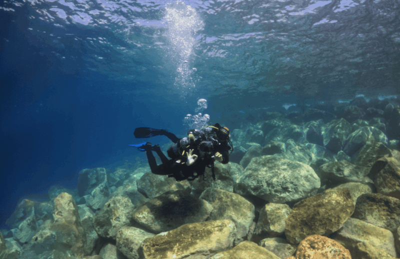 2 DAYS - 3 DIVES - Group Size and Language