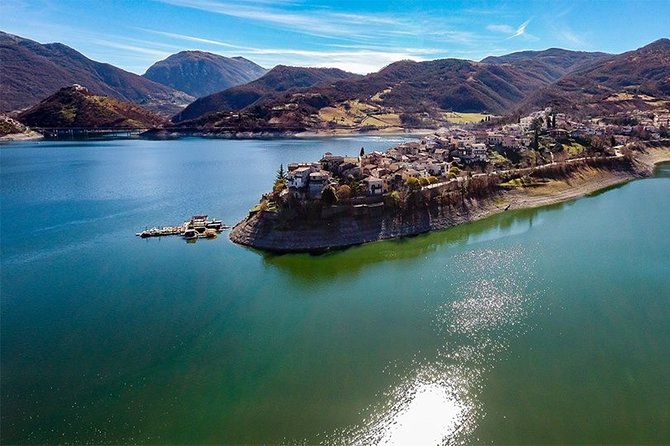 2 Days: Hike the Peak, Kayak the Lake, Visit Castle and Best Food - Hiking the Peak