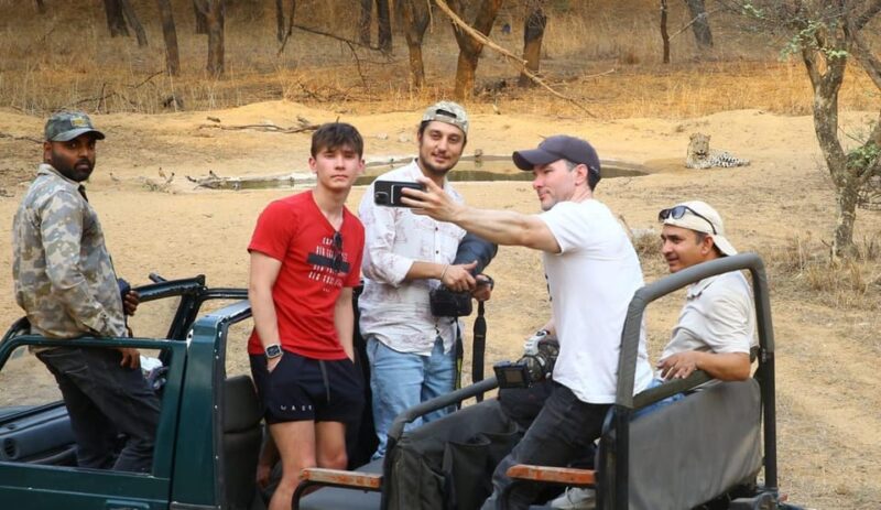 2-Days Luxury Jaipur City Tour With Tiger & Leopard Safari - Transportation and Group Size