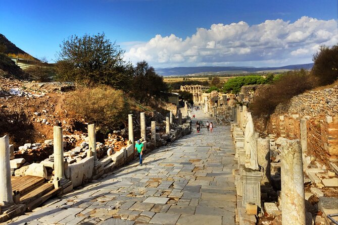 2 Days Private Ephesus & Pamukkale Tour From Izmir - Exploring the Ancient City of Ephesus