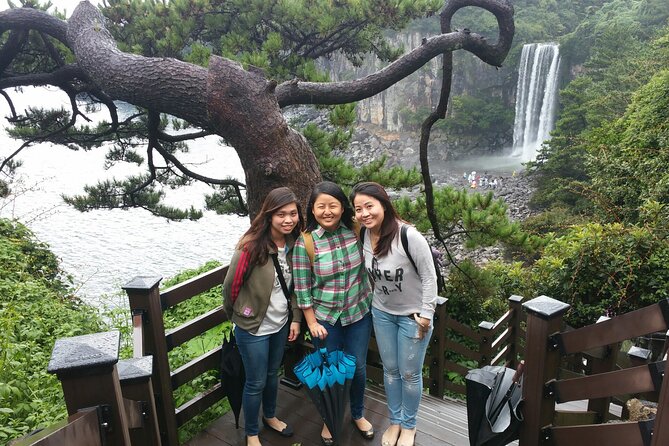 2 Days Private Taxi Tour - West and South of Jeju Island - Iho Tewoo Beach