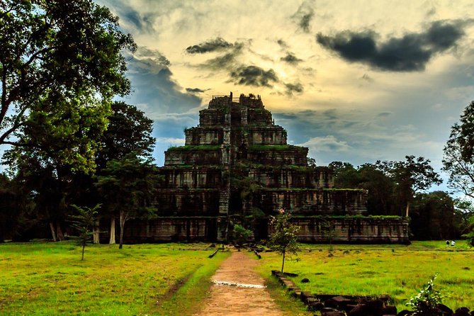 2-Days Private Tour Discovery Angkor Wat, Koh Ker and Beng Mealea Temple - Floating Village Option