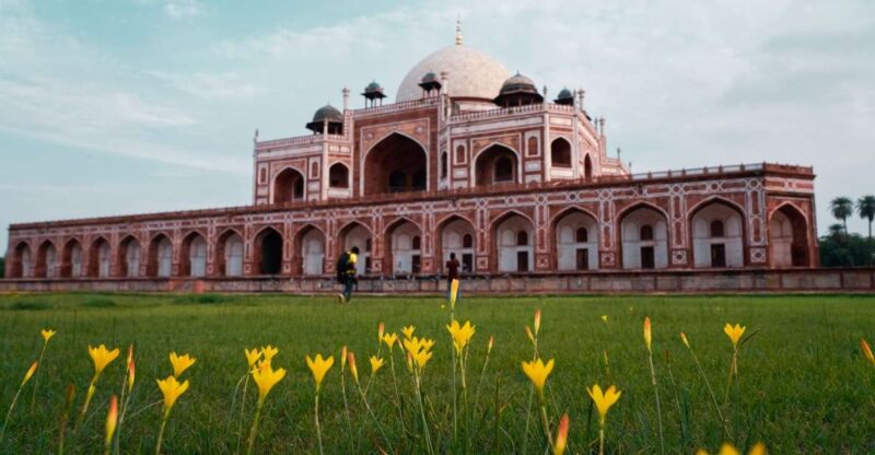 2 Days Private Tour of Old & New Delhi With Entrance Ticket - Explore the Spice Market