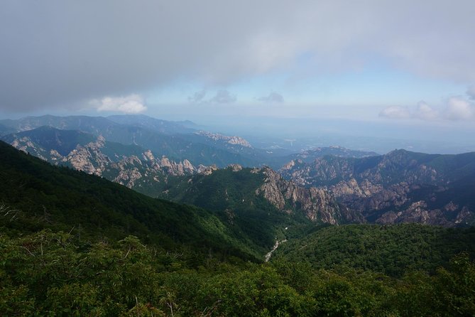 2-Days: Real Hiking to Mt Seorak Summit(1,708m) With Professional Mountaineer - Encountering Challenges