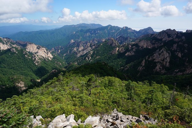2-Days: Real Hiking to Mt Seorak Summit(1,708m) With Professional Mountaineer - Reaching the Top