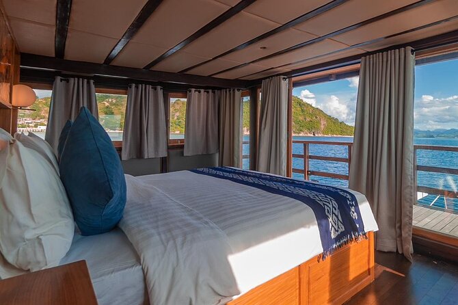 2 Days Shared Speedboat Tour to See Komodo and Sunset Tour - Key Points