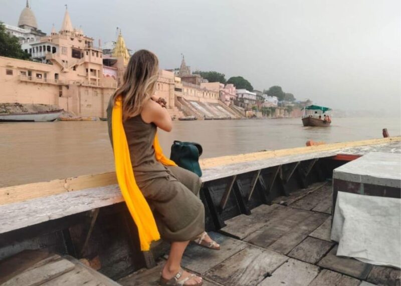 2 Days : Varanasi Private Guided Tour With Airport Pickup - Evening Ganga Aarti